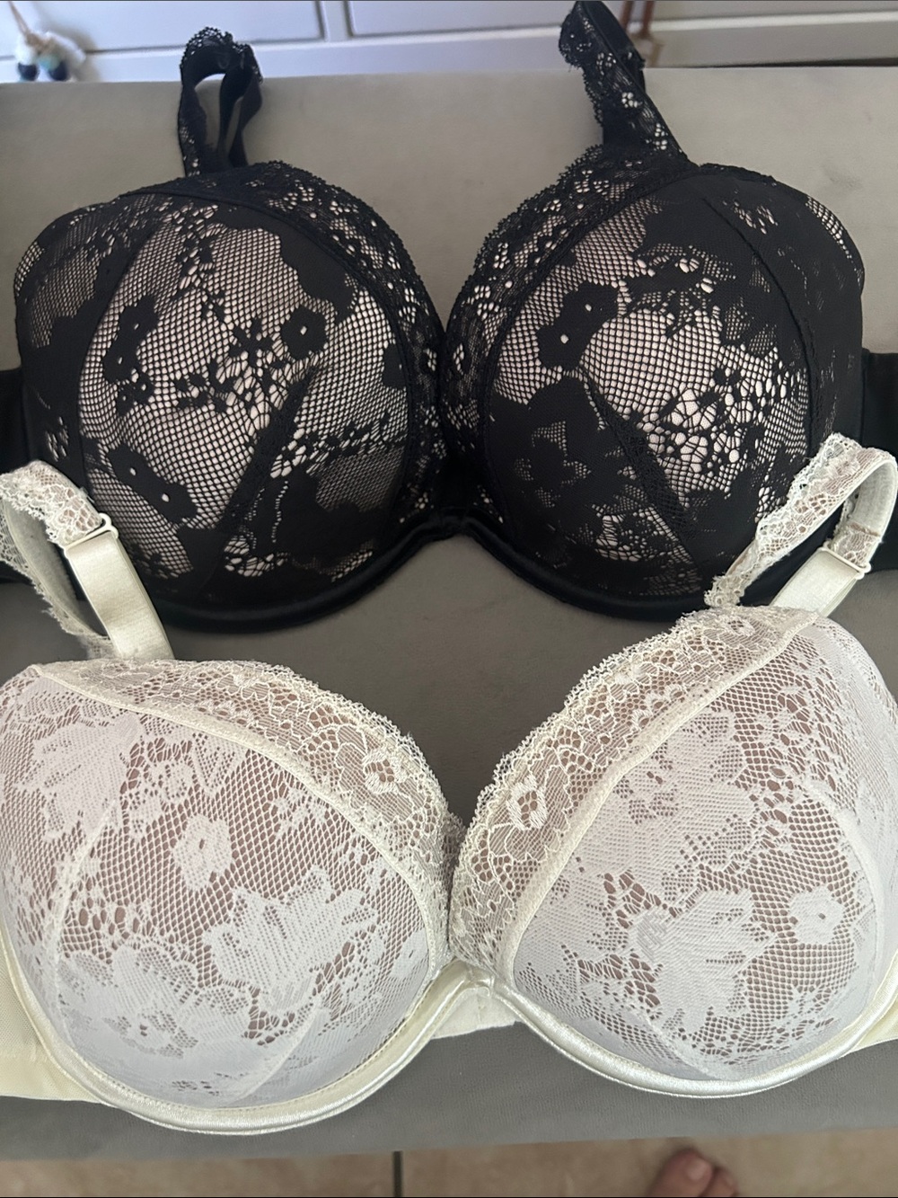 Cacique Bold Lace Plunge Underwire Bras 42B - Picture 2 of 10
